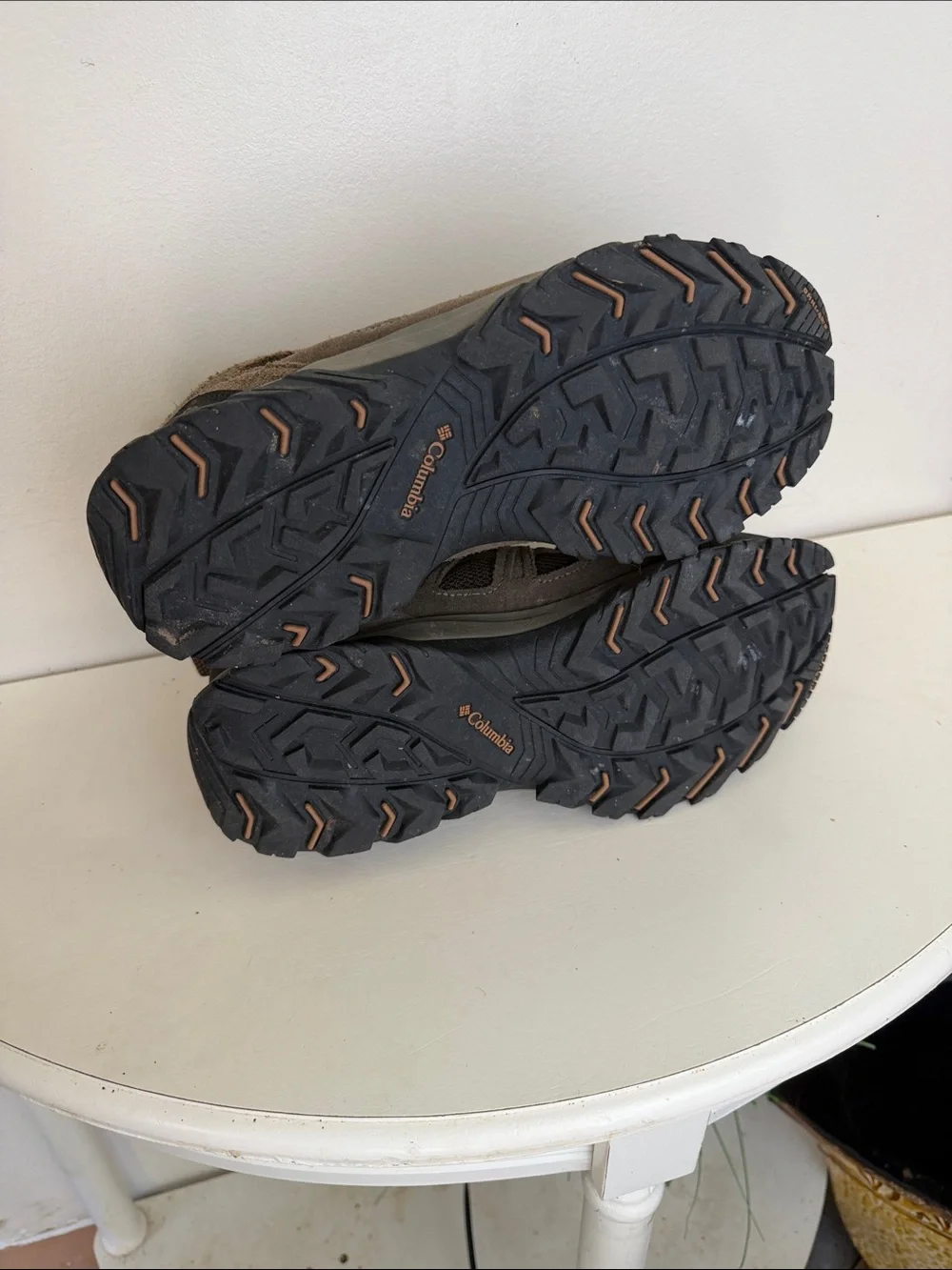 (2393) Columbia Brown and Black Men's Trail Hikers